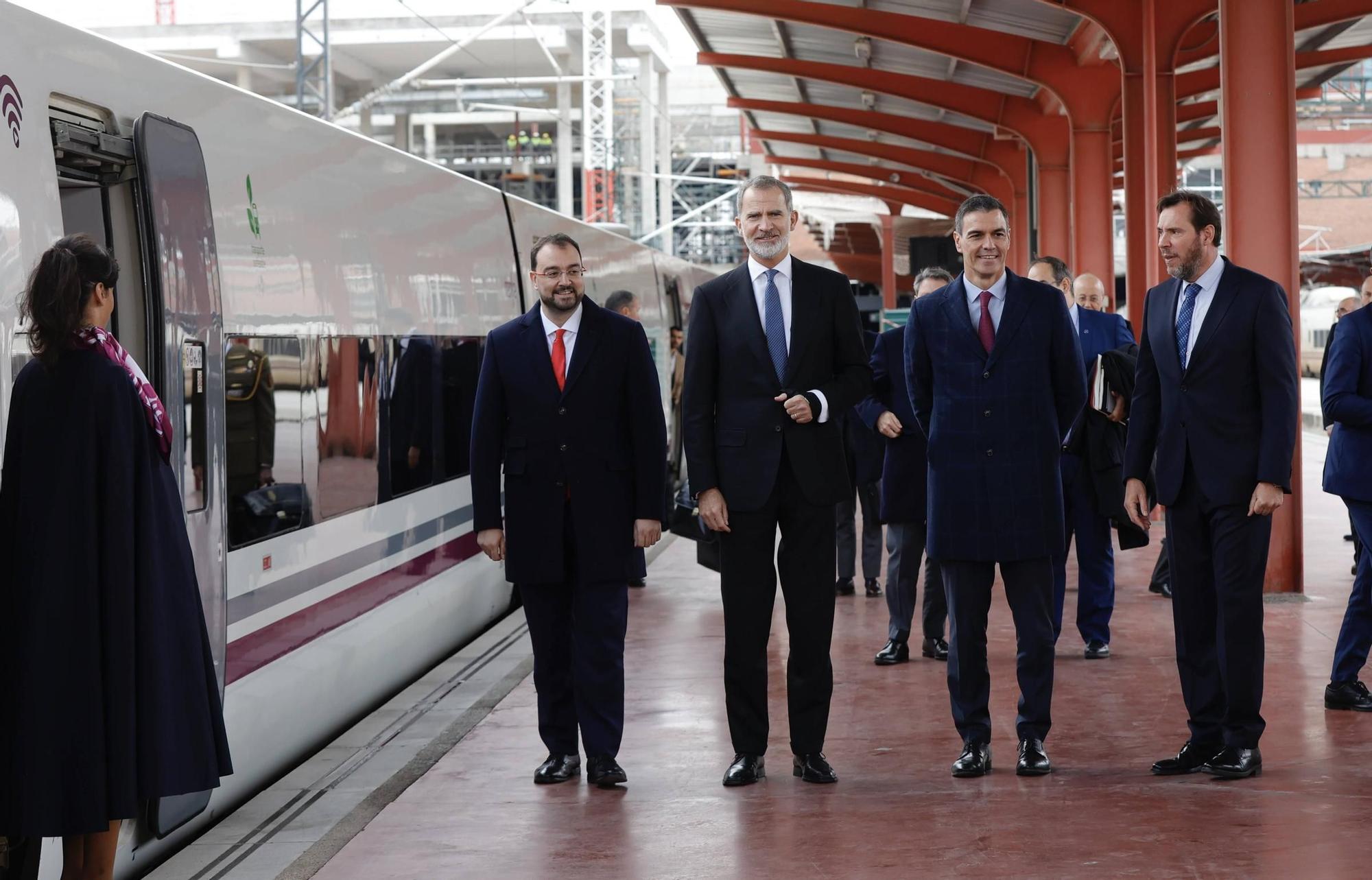 El AVE realiza su viaje inaugural de Madrid a Asturias