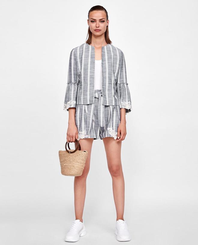 Traje con 'shorts' a rayas de Zara