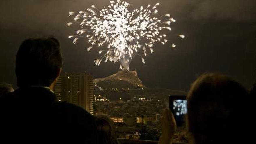 Mil cohetones desde el Castillo