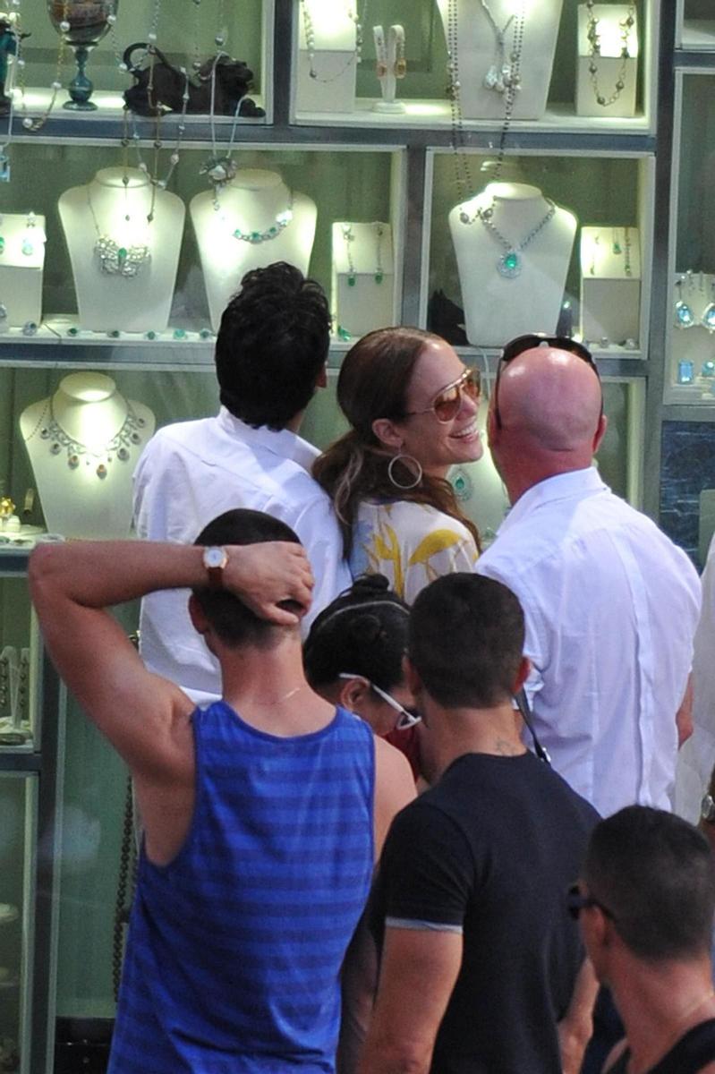 Jennifer Lopez y Marc Anthony de compras por Capri