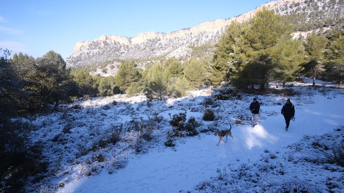 El Xorret de Catí ha amanecido cubierto de nieve.