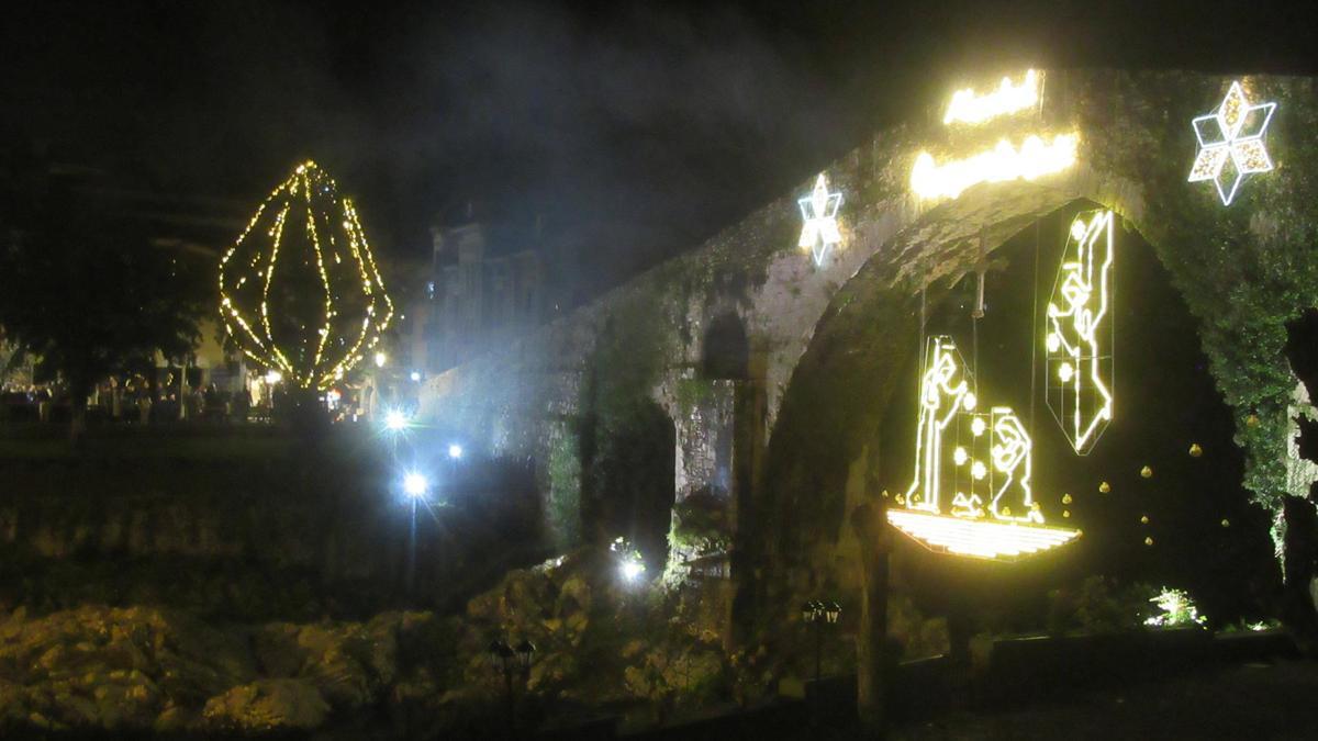 El puente "romano", iluminado por Navidad.