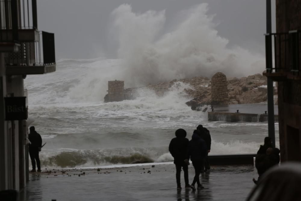 Temporal de mar a l'Escala