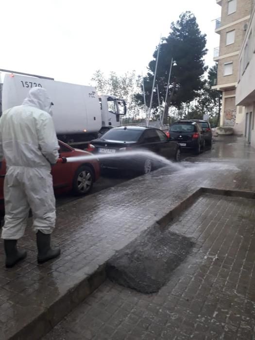 Los tractores se suman a la limpieza de Manises