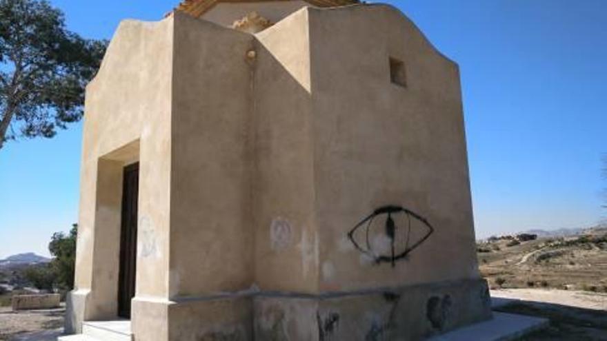 La ermita en Sant Joan antes de las labores de limpieza