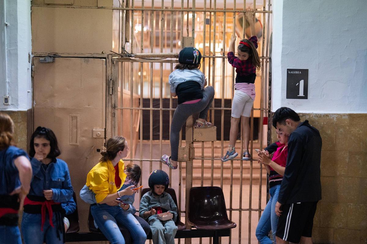 Esquerdats, la colla castellera que ensaya en la Modelo