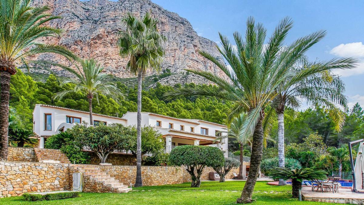Villa de lujo en las faldas del Montgó en Xàbia como la que buscan los extranjeros con más poder adquisitivo.