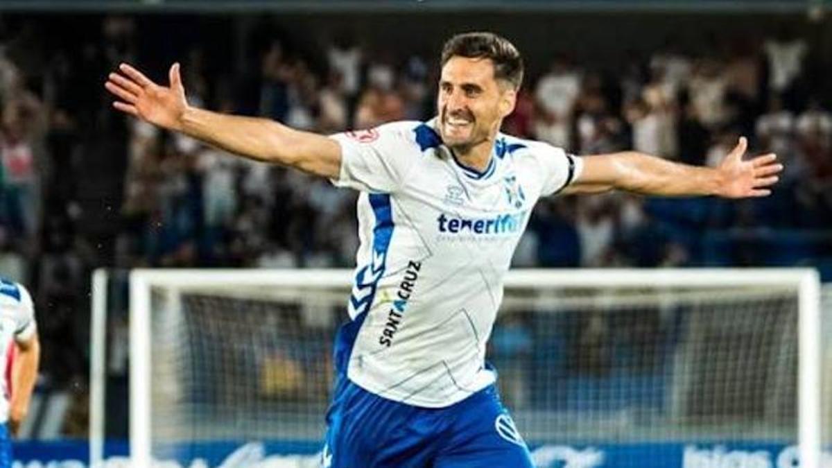 De Miguel celebra un gol con el Tenerife la temporada pasada.