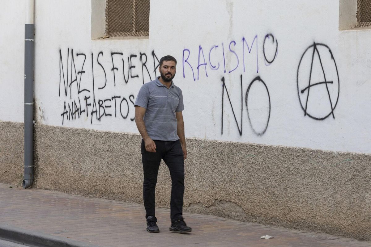 "Como extranjero que vive aquí desde los 6 años, a veces siento que vivo en una realidad manipulada" "Como extranjero que vive aquí desde los 6 años, a veces siento que vivo en una realidad manipulada"