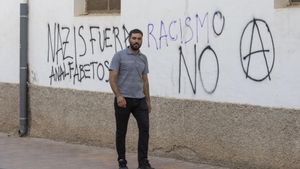 "Como extranjero que vive aquí desde los 6 años, a veces siento que vivo en una realidad manipulada"
