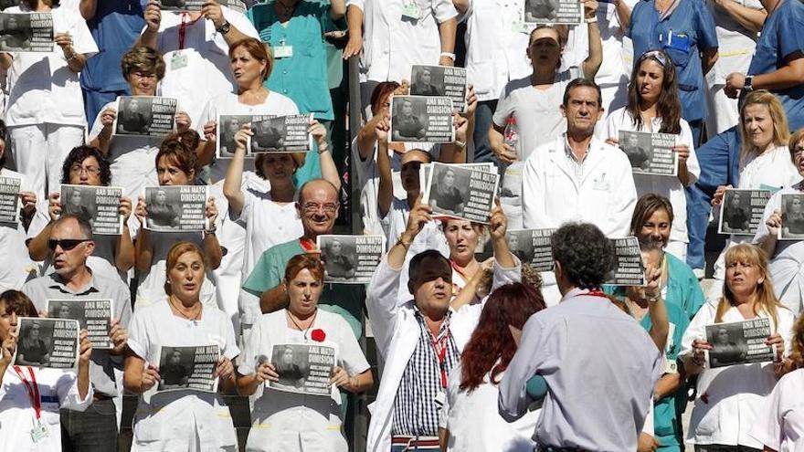 Los trabajadores de Carlos Haya pidieron la dimisión de Ana Mato.