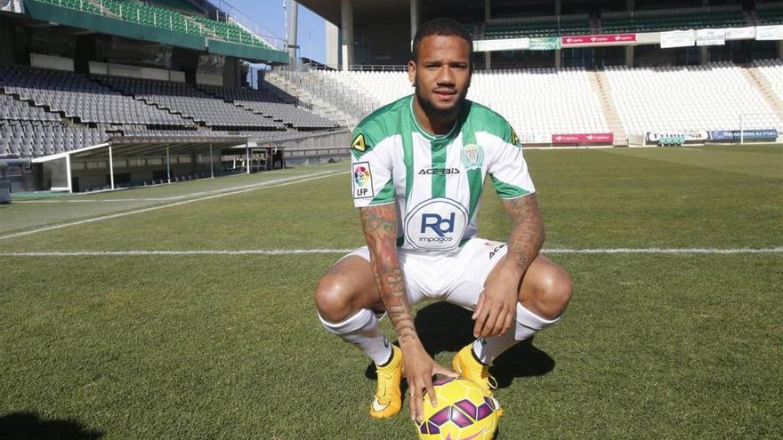 Bebé: &quot;La bola no quiere entrar&quot;