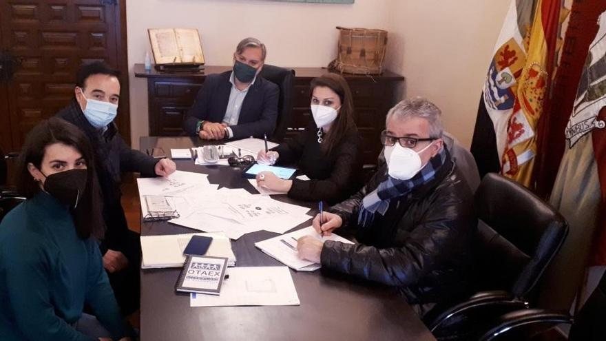 Urgen eliminar las barreras en la plaza de la catedral