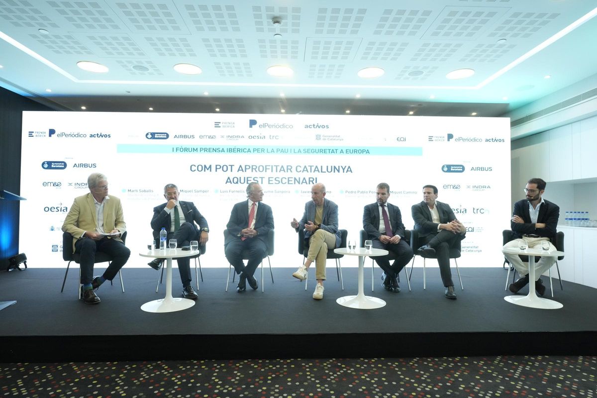 Martí Saballs, director de contenidos económicos de Prensa Ibérica; Miquel Sàmper, Conseller dEmpresa i Treball;  Luis Furnells, presidente ejecutivo de Grupo OESÍA; Jaume Sanpera, CEO de Sateliot; Javier Escribano, presidente de EM&E Group; Pedro Pablo Pérez, director general de TRC, y Miquel Camino, CEO de Gutmar.