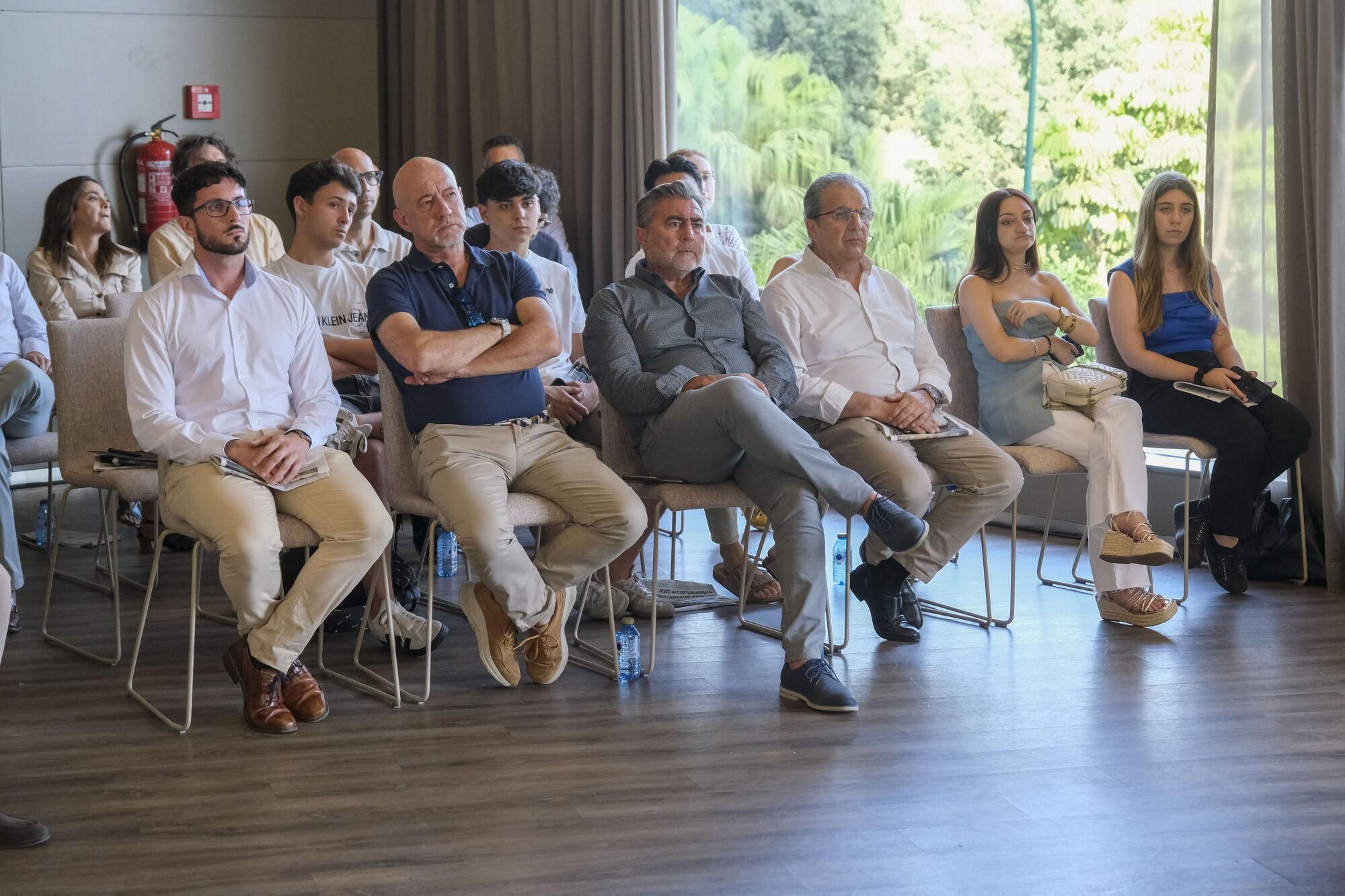 Expertos reunidos por La Opinión apuestan por el conocimiento financiero para superar los actuales tiempos de incertidumbre
