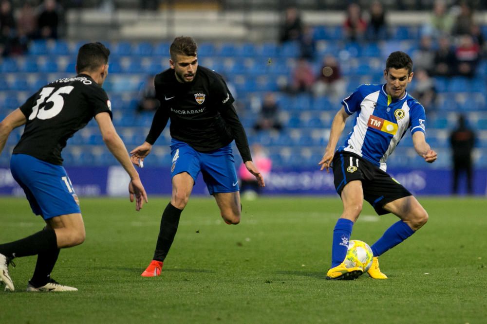 Los blanquiazules desperdician la oportunidad de huir del descenso y no pasan del empate ante un Andorra con uno menos desde el 52'