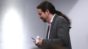 El líder de Unidas Podemos, Pablo Iglesias, tras reunirse con el presidente del Gobierno en funciones, Pedro Sánchez, en la Moncloa