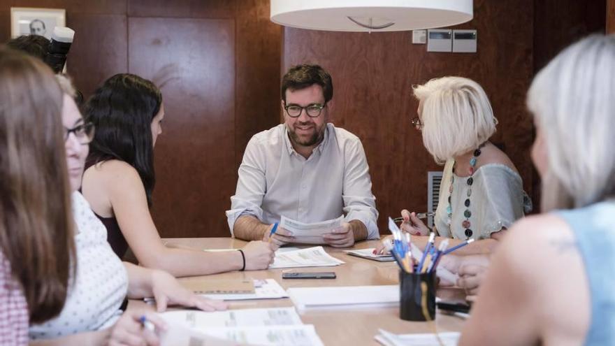 Antoni Noguera se reunió ayer con su equipo de alcaldía para organizar su agenda.