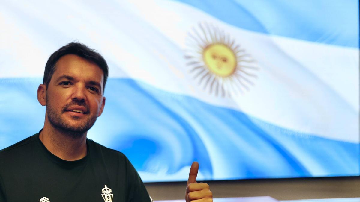 Nicolás Larcamón, entrenador del Sporting