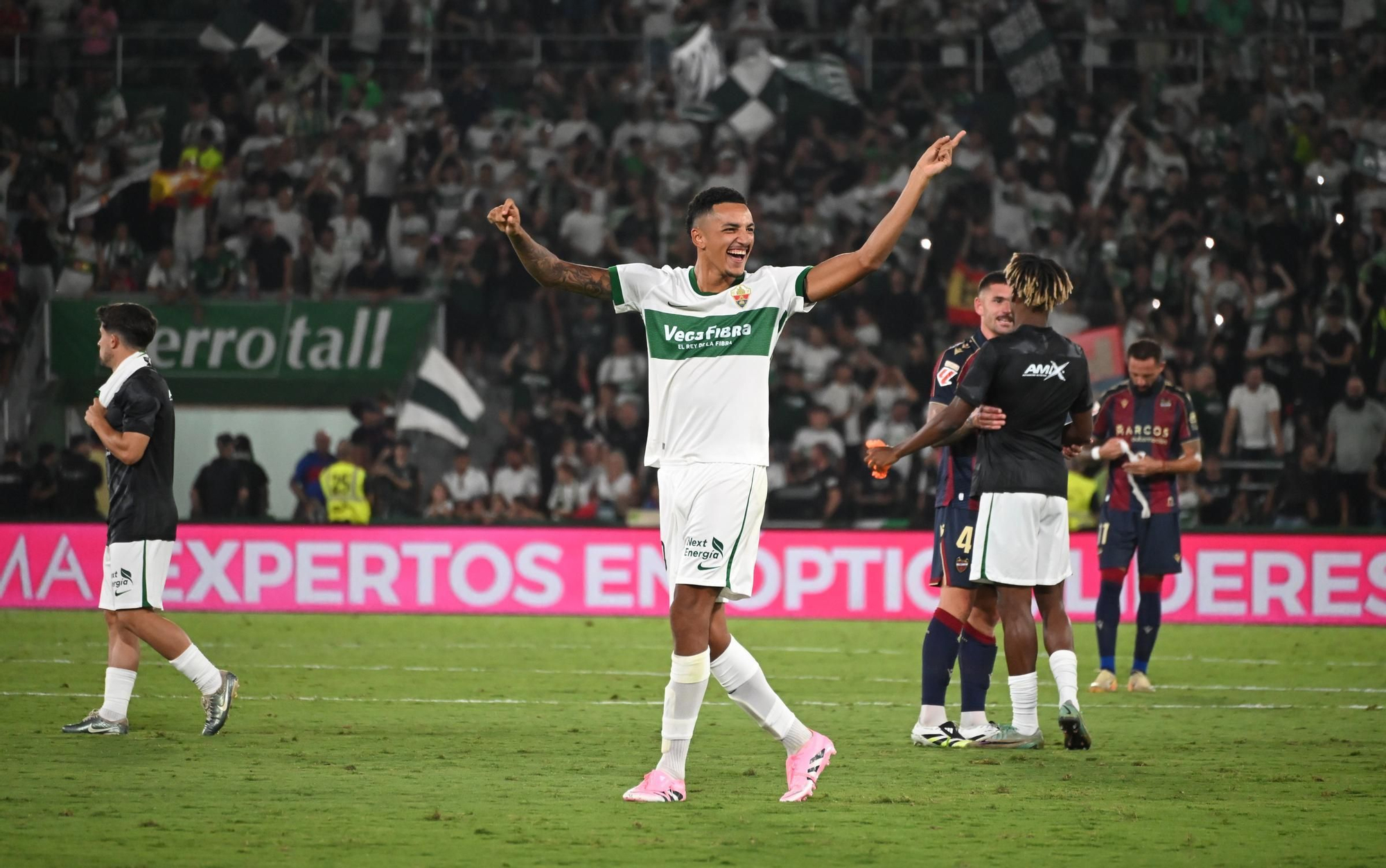 Las mejores imágenes del la victoria del Elche CF frente al Levante (2-0)