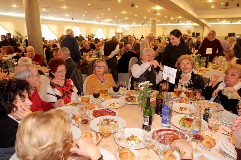 Almuerzo y baile por el Día de los Enamorados en el Club de Mayores de Cartagena