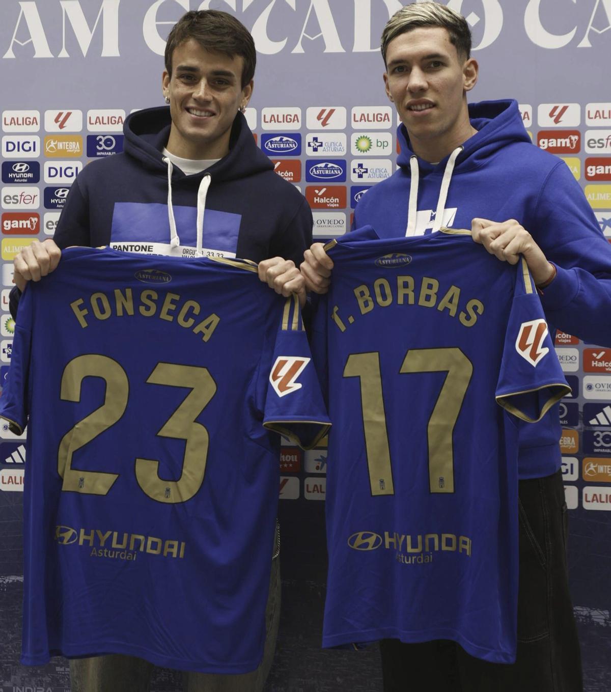 Fonseca y Borbas , en su presentación oficial como nuevos jugadores del Oviedo. | LUISMA MURIAS