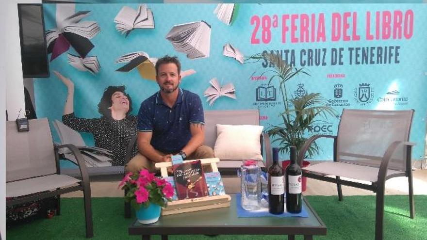 Aguerralde, en la Feria del libro de Santa Cruz de Tenerife de 2016.