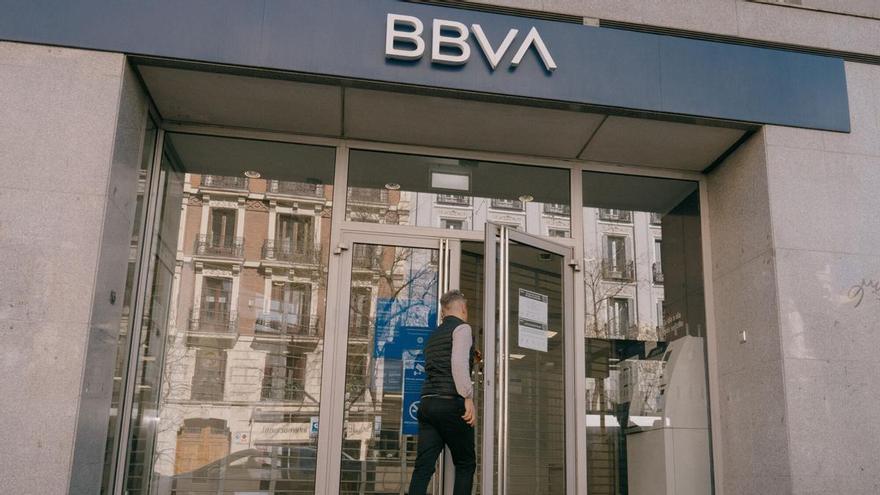 Pedir un crédito para las vacaciones puede salirte caro: puedes acabar pagando hasta un 72% más