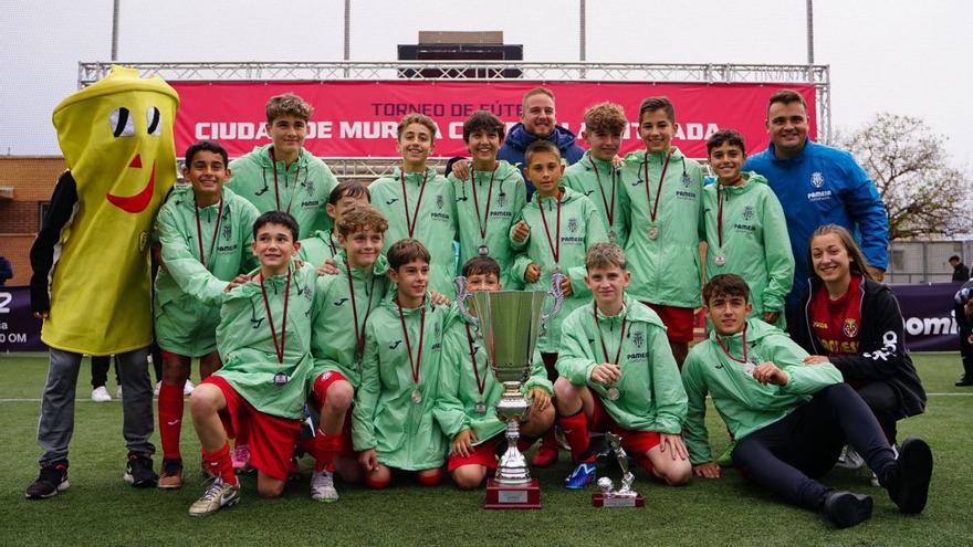 Los jugadores del Villarreal, celebrando el título. | GUILLERMO SÁNCHEZ SANTIAGO