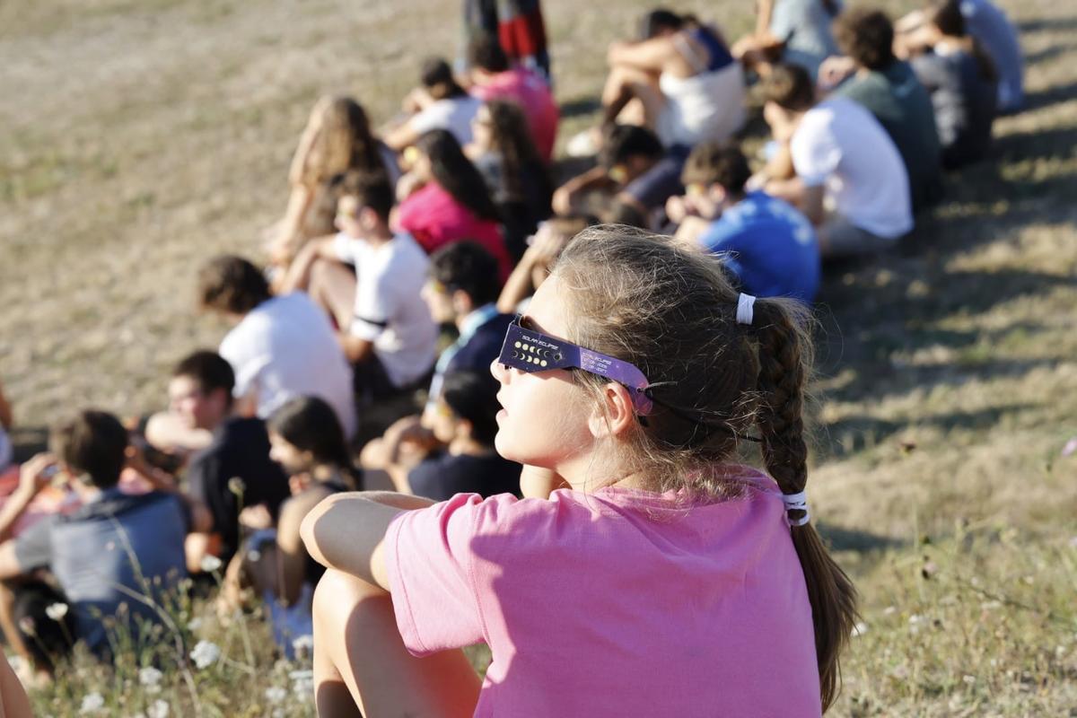 Santiago (y su área) disfrutan del evento astronómico del siglo Santiago (y su área) disfrutan del evento astronómico del siglo