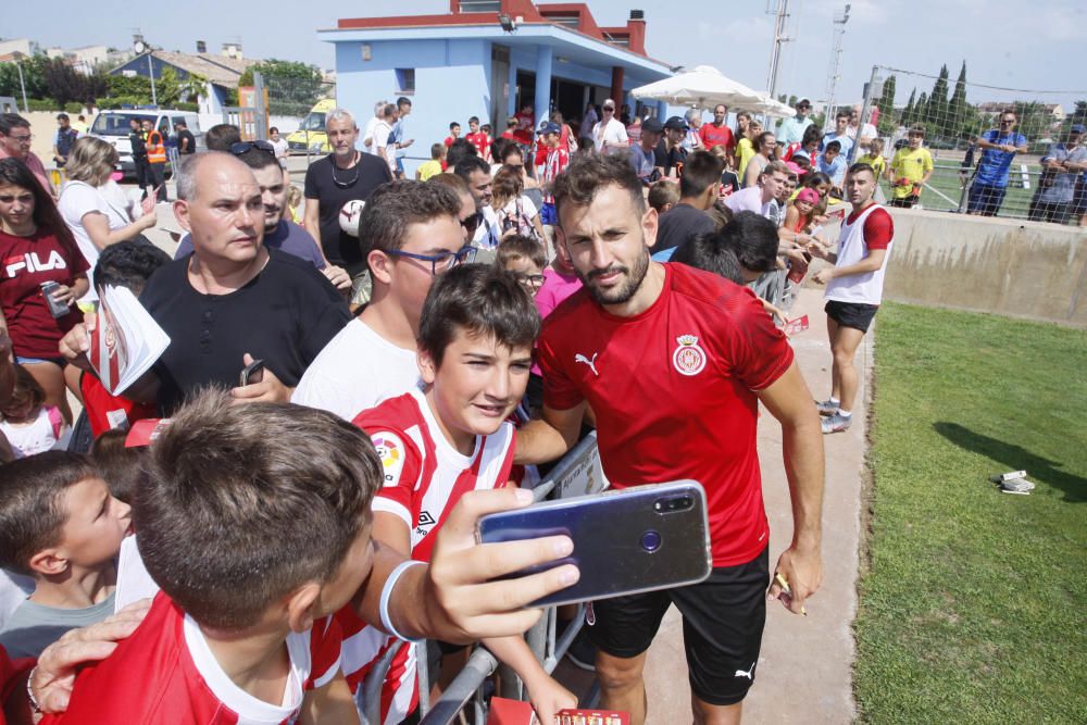 Entrenament de portes obertes del Girona FC a l'Escala