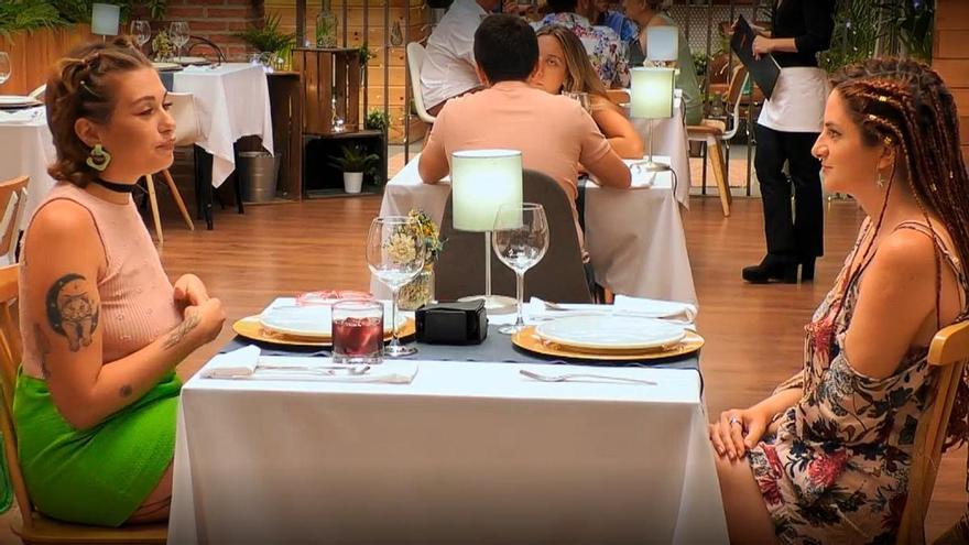 Una comensal de First Dates para el programa al enterarse de la profesión de su cita: “Empecé muy soft&quot;