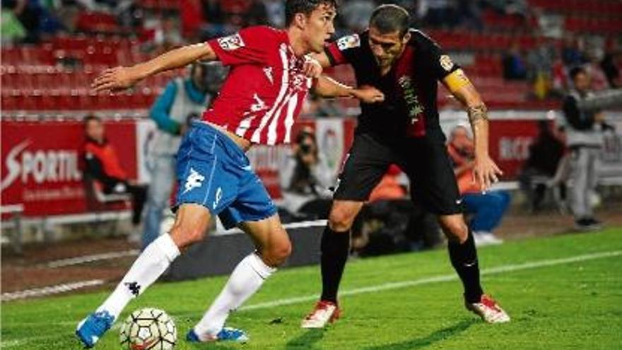 Jaime Mata, pressionat per Fran Vélez (Almeria), es pot perdre el seu segon partit per lesió aquest curs.