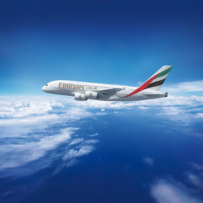 El avión Airbus 380, con dos pisos, de Emirates
