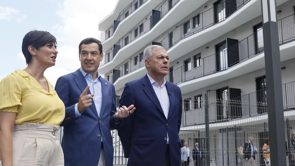 Recibimiento del presidente de la Junta en el Residencial Puerta Jerez.