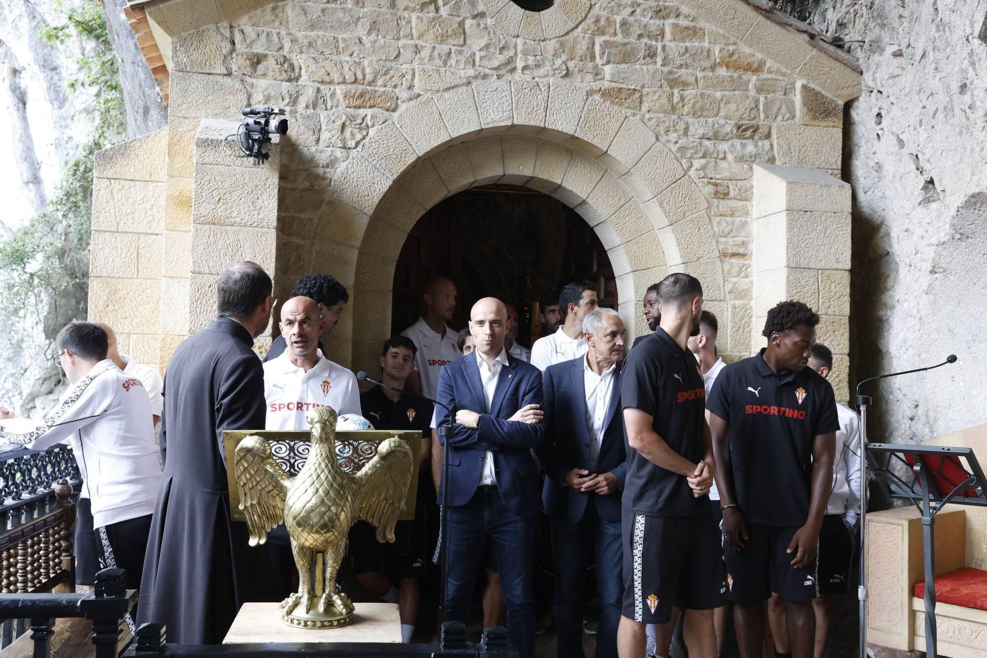 EN IMÁGENES: Visita del Sporting a La Santina en Covadonga