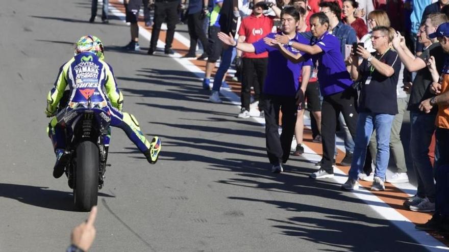 Rossi: &quot;Lo siento, pero empieza a ser imposible vivir en el paddock&quot;