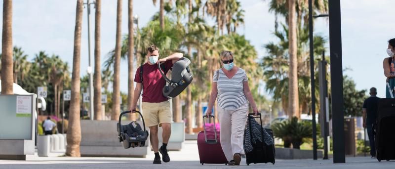 Primer día en el que los turistas que viajan a Canarias presentan las PCR negativas