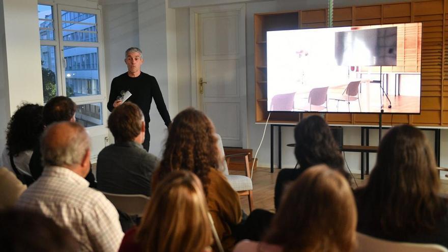 El estudio Costa inaugura un nuevo espacio abierto en A Coruña con el lema "Estar para ver": su primera actividad ha agotado entradas