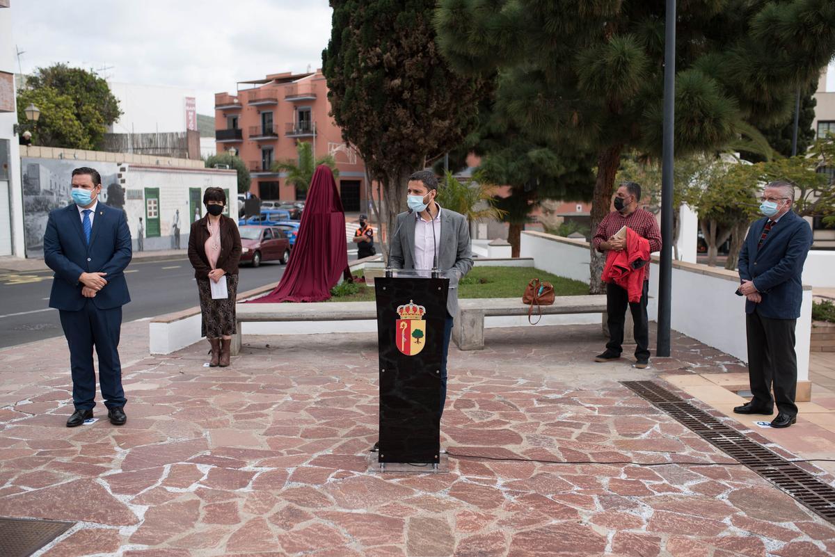 Colocación de un busto en Arona en homenaje a Antonio Domínguez Colocación de un busto en Arona en homenaje a Antonio Domínguez