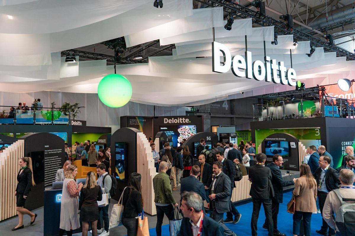Stand de Deloitte en una feria.