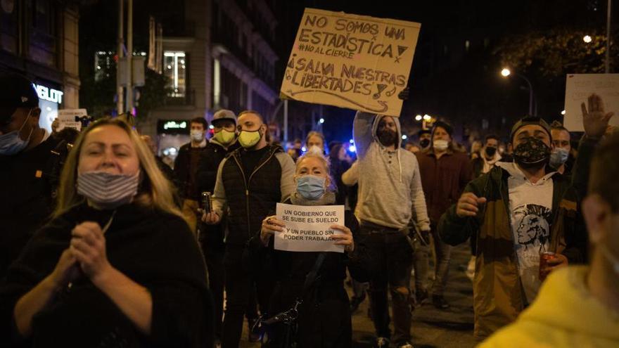 Imatge dels manifestants a Barcelona aquesta tarda