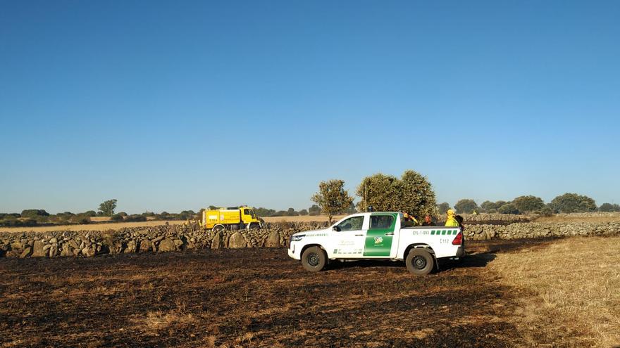 Un fuego intencionado en Gáname arrasa una hectárea de pasto