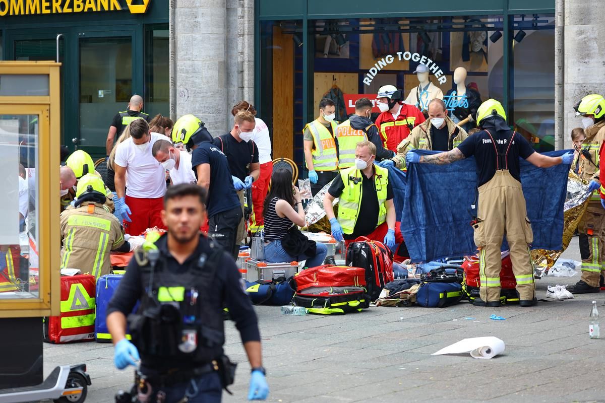 Un vehicle atropella una multitud a Berlín