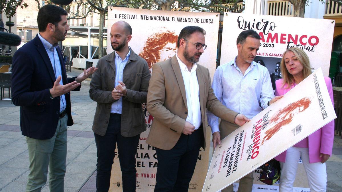 Jesús Abellaneda, José Ángel Ponce, Diego José Mateos, Lucas Sánchez y María Ángeles Mazuecos, durante la presentación en la Plaza de Calderón de la Barcas.