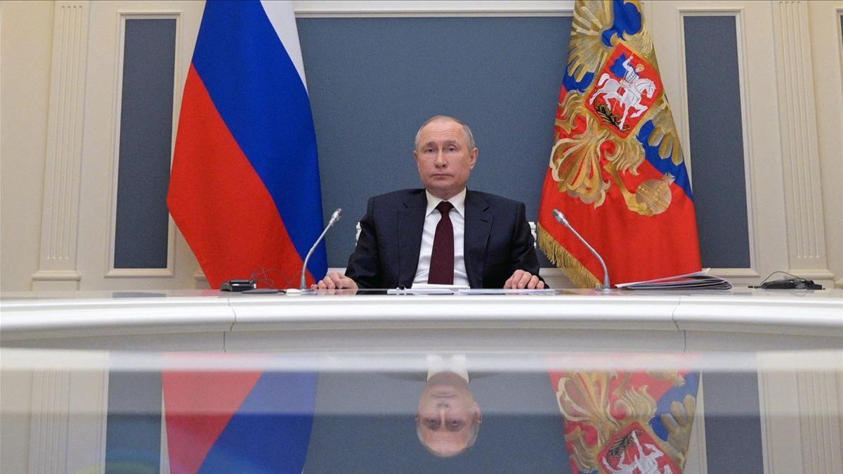 El presidente ruso Vladimir Putin participa de forma virtual desde Moscú en la cumbre del clima, este jueves