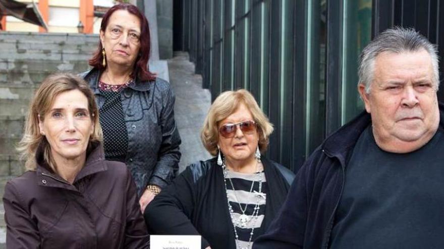 Por la izquierda, Rosa Núñez, Carmen Gómez Ojea, Virginia Álvarez-Buylla y Santiago García.