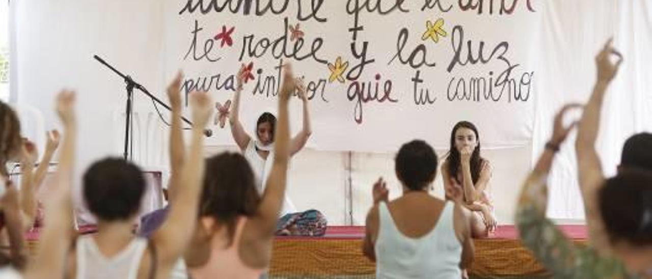 El yoga tiene su templo en el Grau de Castelló