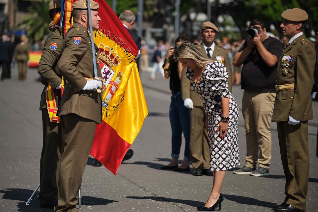 Jura de Bandera de civiles en Santa Cruz