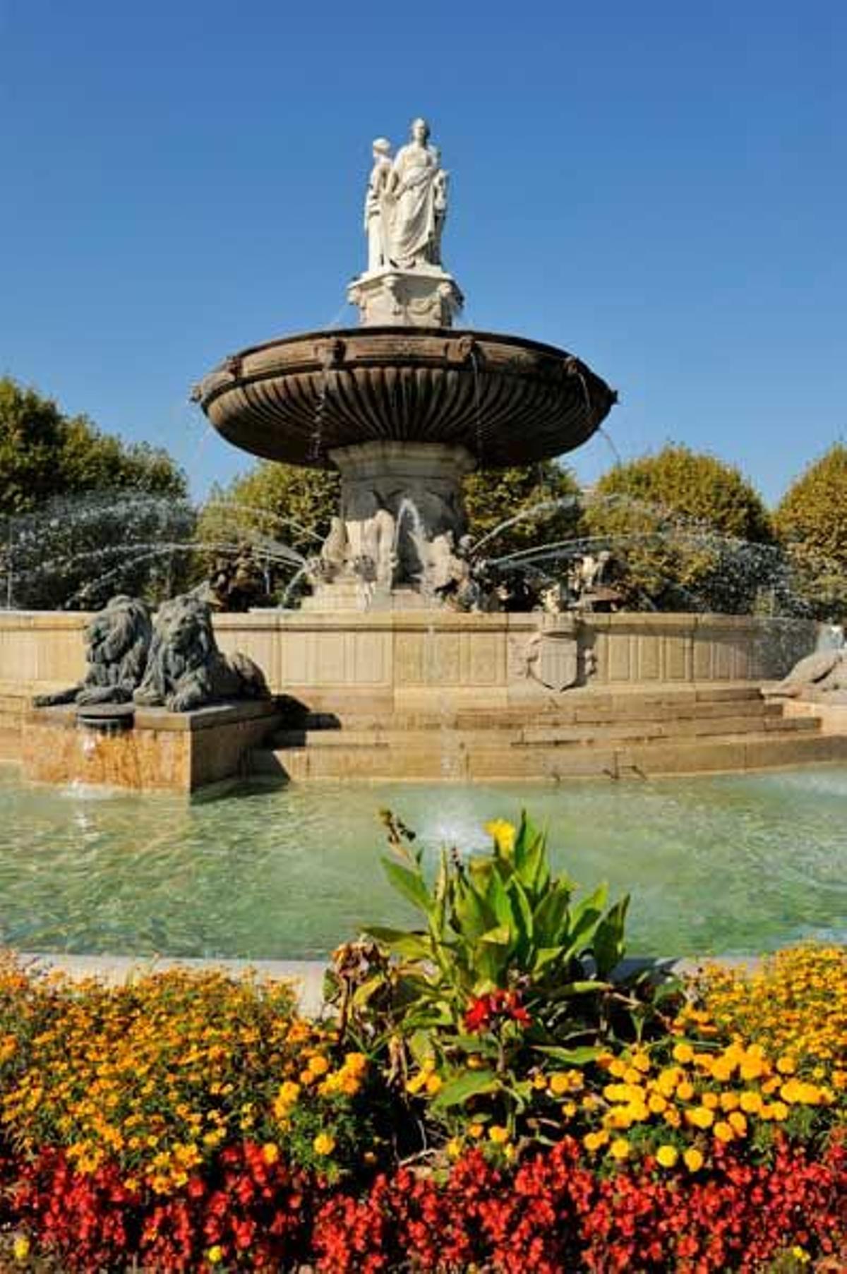 Fuente de la Rotonda Aix-en-Provence, ciudad universitaria y capital histórica de la Provenza francesa.